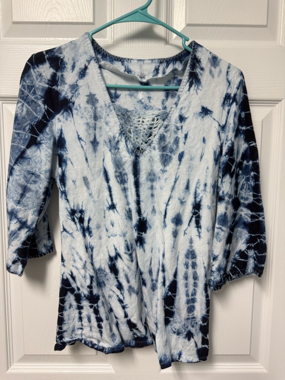 Econature Women’s Tie-Dye V-Neck Crochet Inset Long Sleeve Top - Blue and White